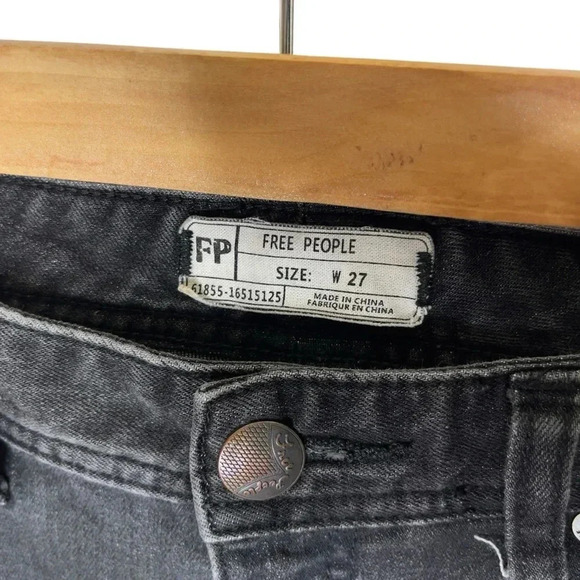 Free People Raw Fray Hem Skinny Ankle Distressed Knee Black Jeans Size 27 - Picture 6 of 11